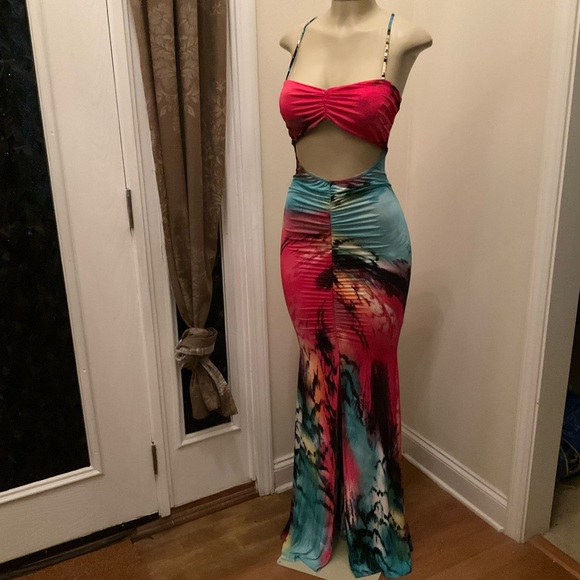 Mermaid Dress with cutout and Split - Picture 2 of 8